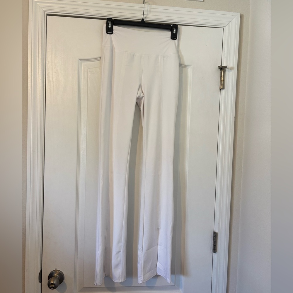 Seaav NWT White Flare Yoga Pants With Slit Size Small $110 Retail